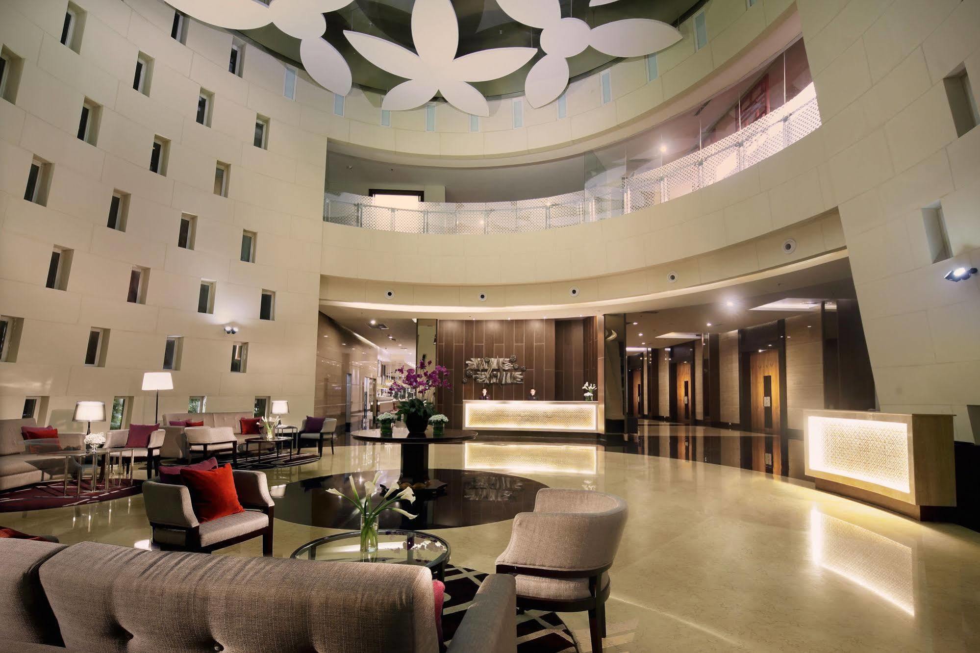 D'Primahotel Tangerang Extérieur photo
